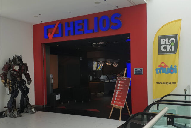 Reklama produktów serii Blocki i Mubi w kinach sieci Helios